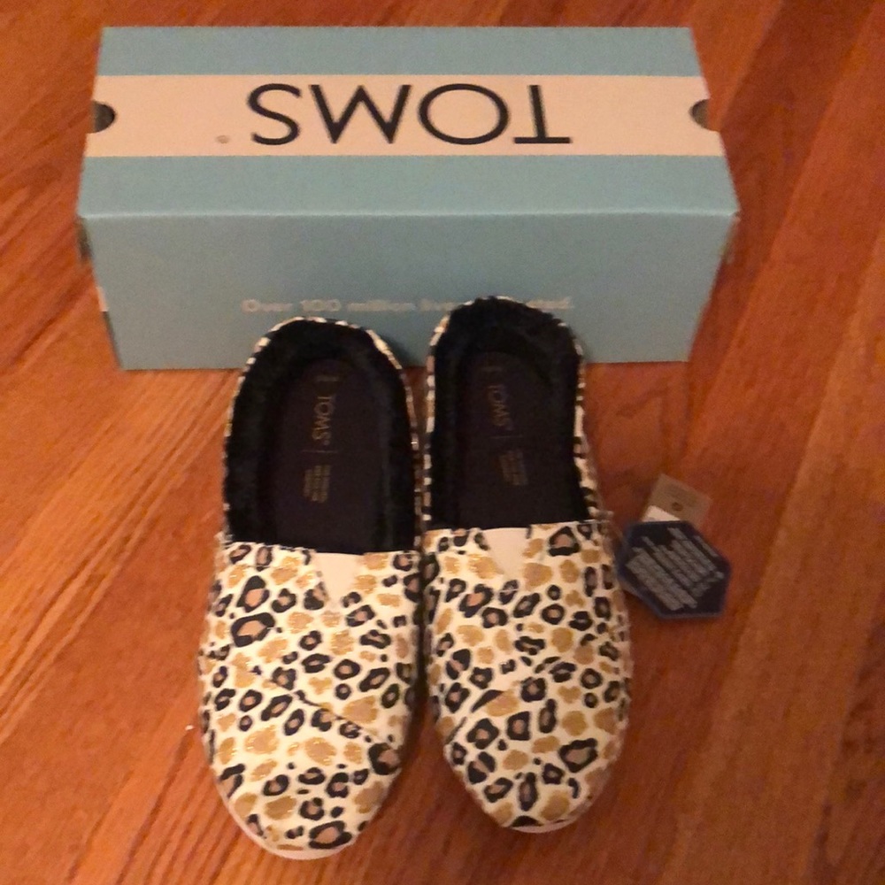 NWT Toms 9.5 cheetah shoes